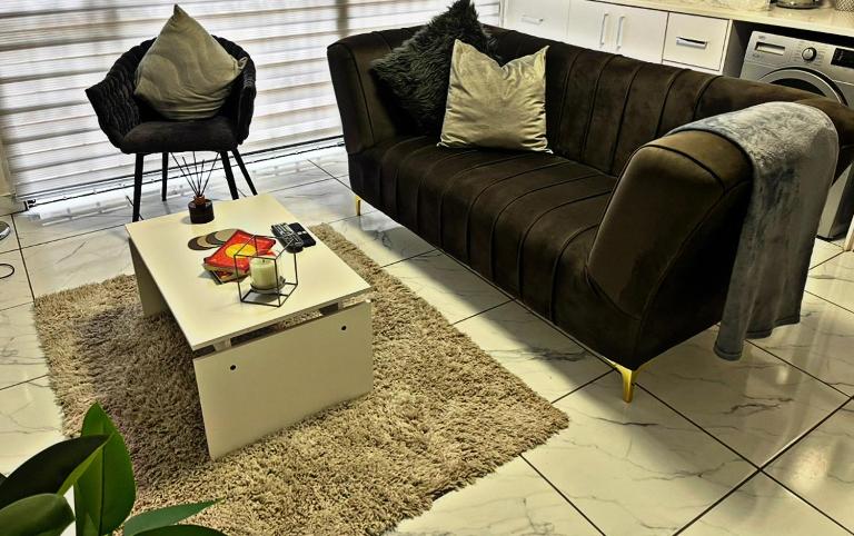 Elite Luxury Garden Escape, Executive Cottage in Welkom with Wi-Fi & Parking - B&B Welkom