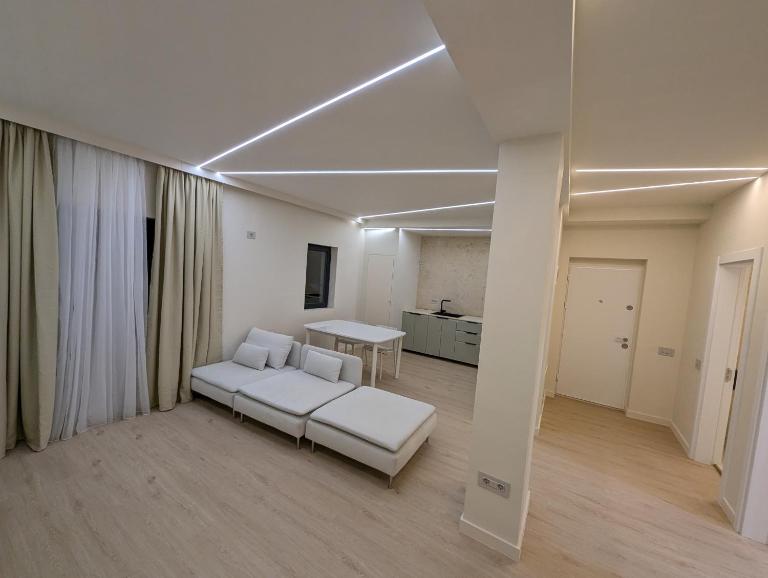 Zenith DM 4 Otopeni and Therme Self Check-in and Free Parking - Chambres d'hôtes Otopeni