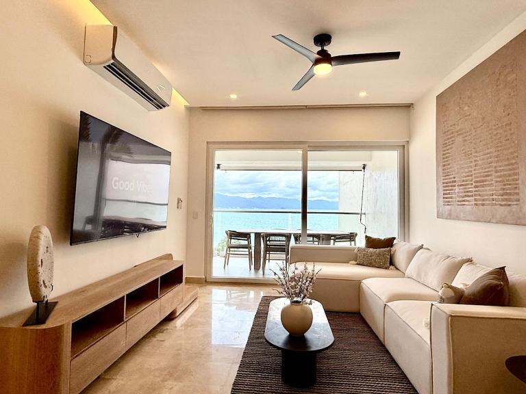 Beachfront 2BR 2baths - 8 Pools by Moikkarentals - B&B Puerto Vallarta