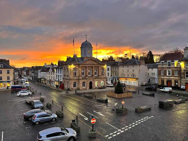 Flat 2 - Georgian apartment on The Square - B&B Kelso
