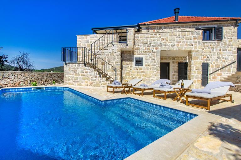 Stone Luxe Sea View Villa - Heated Pool & Garden - Bed and Breakfast Vinišće