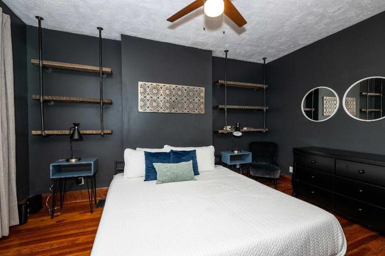 Historic 4BR, Walk Bellevue, 5 Min to Cincy - B&B Dayton