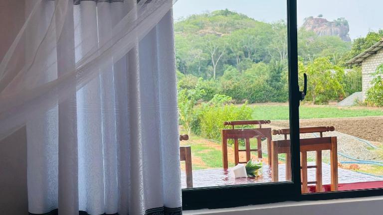 Sigiri Rock View Lodge - Bed and Breakfast Sigiriya