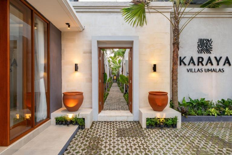 Karaya Villas Umalas - Free In-Villa Culture Immersion Programs - B&B Kerobokan
