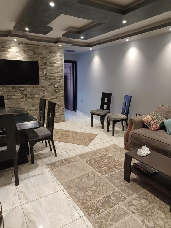 Fully furnitured apartment in Heliopolis 2 bedrooms 12 minutes away from cairo Airport - B&B El Cairo