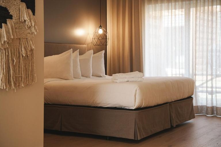 Tremblant Suite, King bed, Fireplace, Free Shuttle - Bed and Breakfast Mont-Tremblant