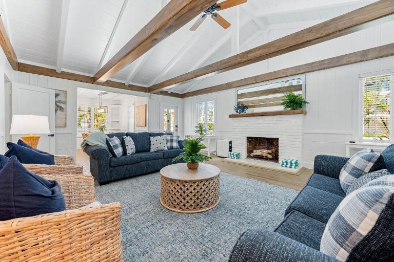 A Charming Beach Cottage by Beachside Management - B&B Siesta Key