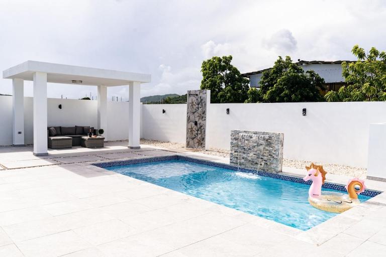 La Vecchia Village Spacious Private Pool Area - B&B Guayama