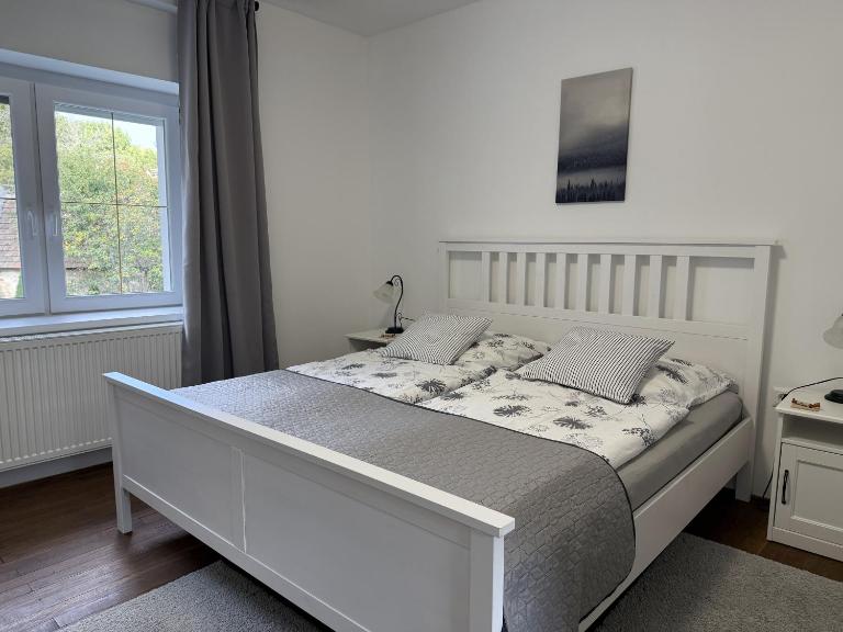 Hűvösvölgy Vendégház - Bed and Breakfast Lókút