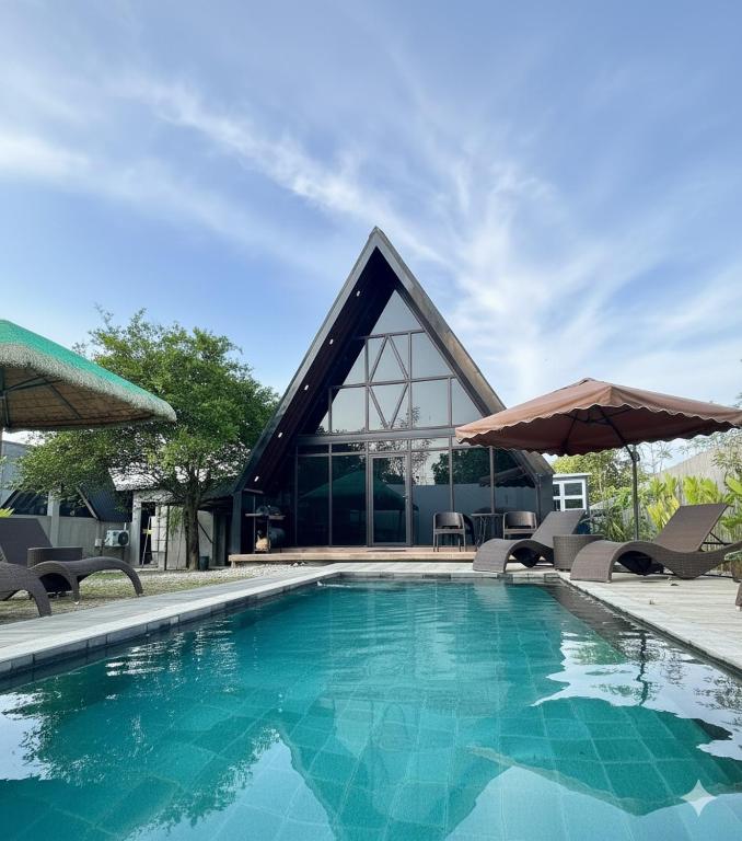Sariaya Staycation-Pool, Jacuzzi, PS5 and WiFi - Chambres d'hôtes Sariaya