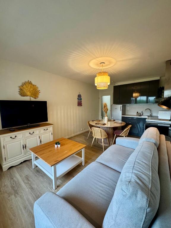 Appartement 1 chambre pour 2 pers - rénové - terrasse - parking prive ferme - B&B Dinard