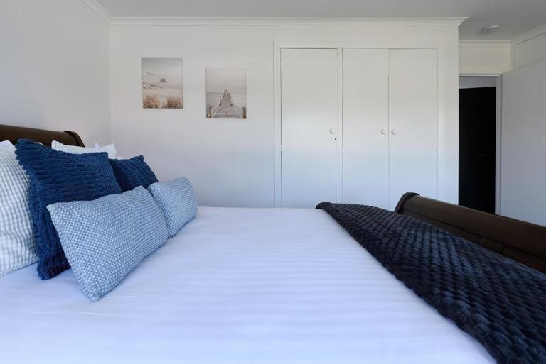 Modern Ease in East Devonport - Bed and Breakfast Devonport