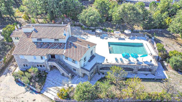 Charmante villa avec grande piscine au calme - B&B Callian