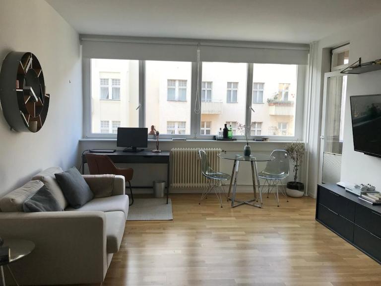 Modern Studio Apartment in Central Location - Ferienwohnung Berlin