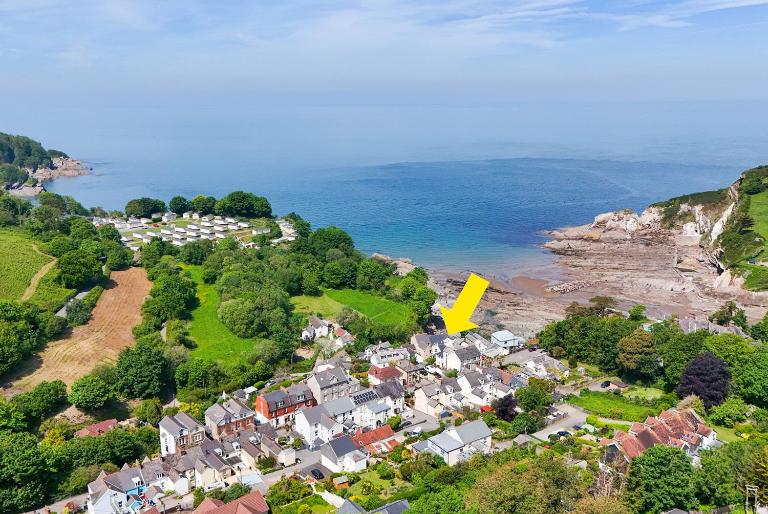 Fabulous seafront house with free parking - B&B Combe Martin