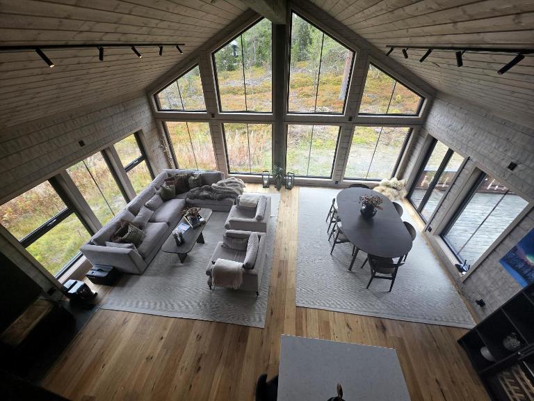 Unique hytta with jacuzzi, sauna, 7 bedrooms - Ferienwohnung Innbygda