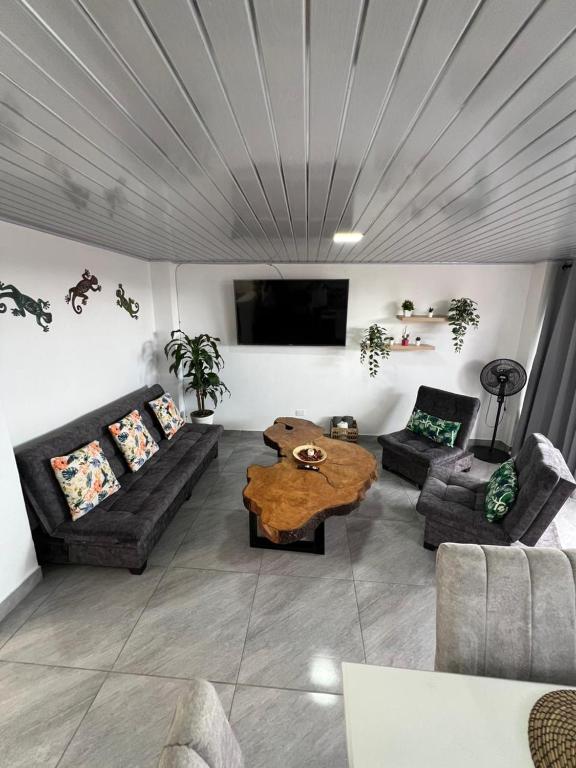 Casa Hotel Anturio - Bed and Breakfast Montenegro