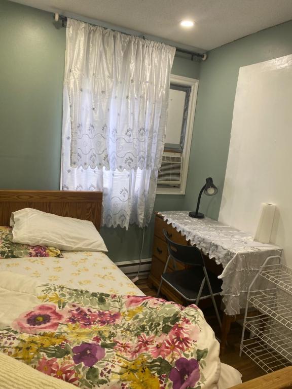 Small Private Room - B&B Brampton