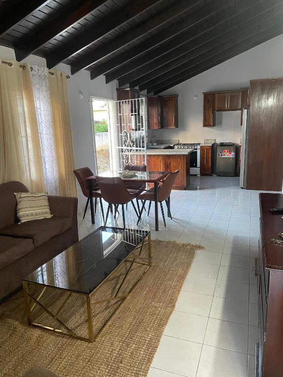 Bogue Paradise Bungalow - B&B Montego Bay