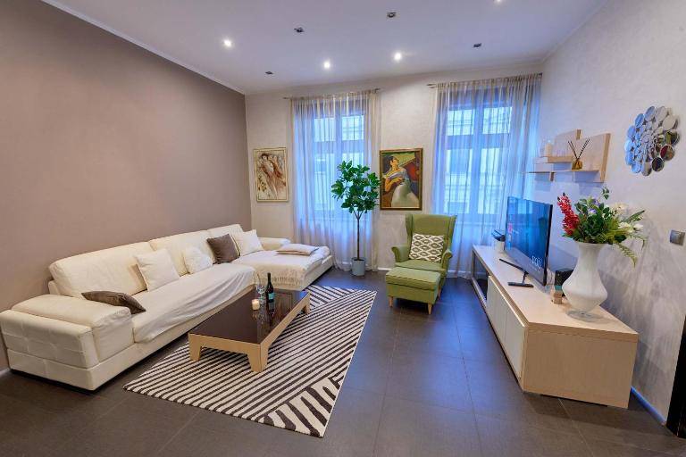 Heart of Prague Stylish 3BR Apartment - B&B Praga