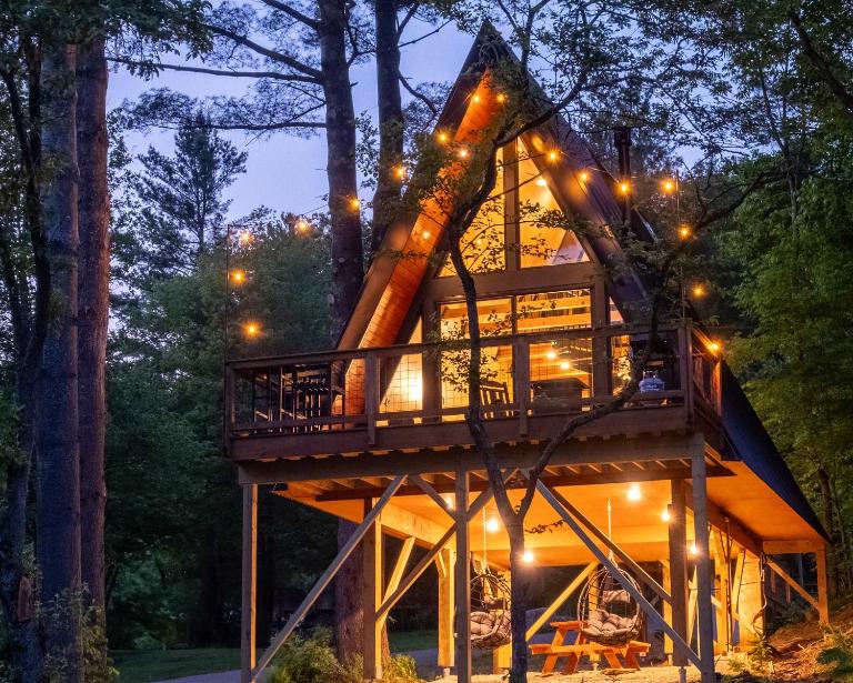 Designer A-Frame Treehouse with hot tub on river - B&B Johnson