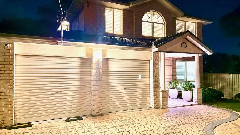 Cosy Modern 5BR Home-Major Hubs Parks with EV Charger - B&B Sydney
