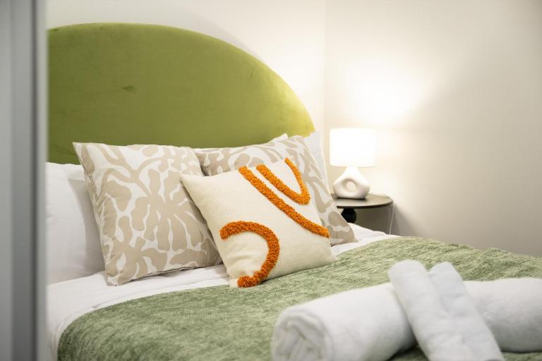 Bright Lyneham Hideaway, Gym, Free Parking, ANU - Bed and Breakfast Tinaroo