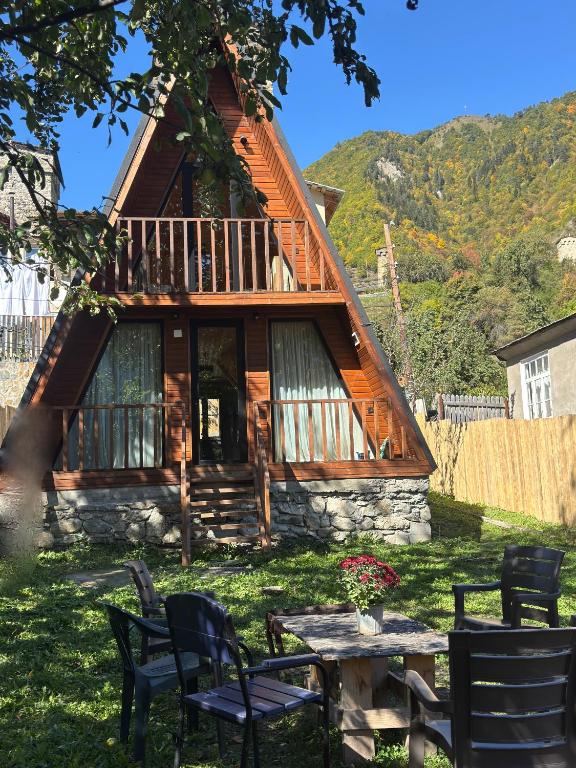 Cozy Cottage JuFu - B&B Mestia