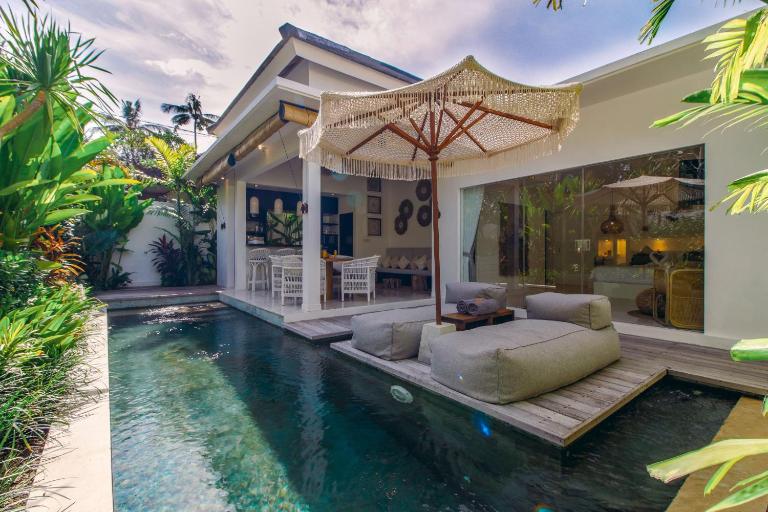 Villa Mimpi - Spacious Luxury 1BR Villa with Pool, 350m from the Beach - Bed and Breakfast Semege
