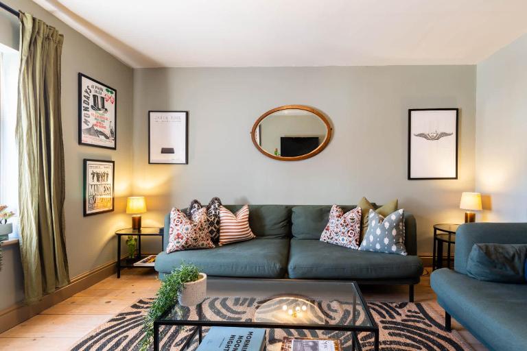 Old Town House Converted Church Dog-Friendly Sleeps 6 - B&B Scarborough