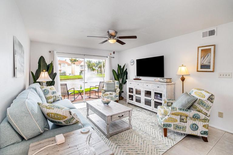 Tranquil Condo Walk to Beach - B&B Melbourne