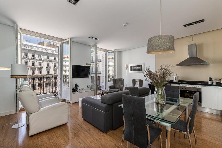 Waou Apartamentos en Sol Deluxe 2 - Bed and Breakfast Madrid