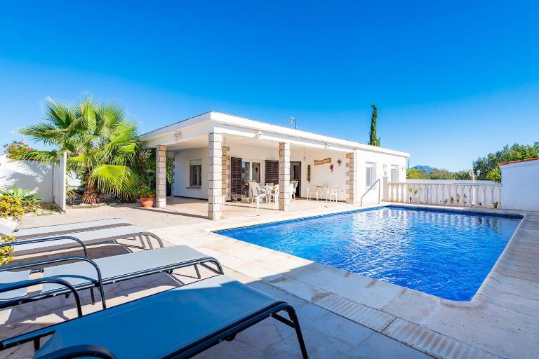 Casa Sorpresa con piscina privada y WiFi cerca centro de Vinaròs - B&B Vinaroz