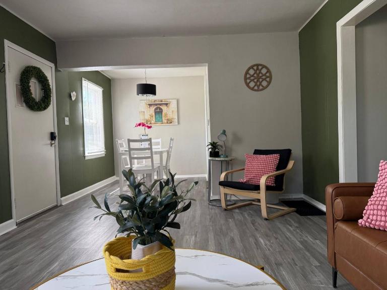 2 Bed 1 Bath, Pet Friendly near downtown Indy - Chambres d'hôtes Indianapolis