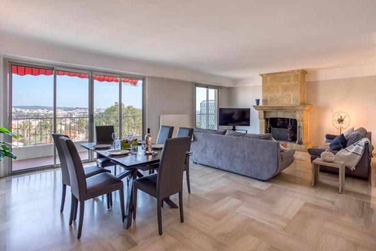 Superb top floor, sea and mountain view - B&B Antibes