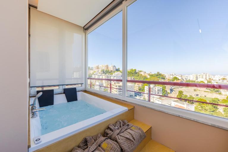 Marina Luxury Jacuzzi Suites by PS - B&B Durrës