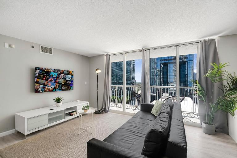 Skyline Luxury - Elegant Brickell Condo - B&B Miami