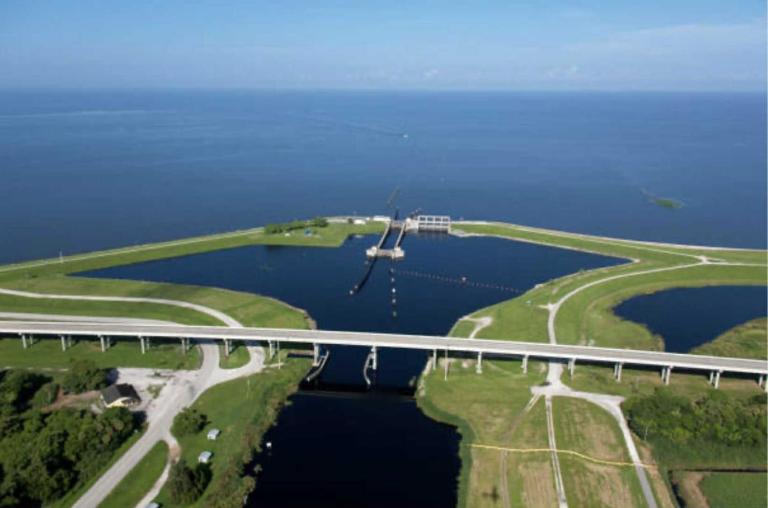 Waterfront Condo by the Marina - B&B Clewiston