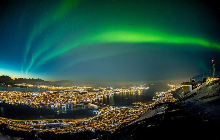 Charming Central Apartment, Walk To All Attractions - B&B Tromsø