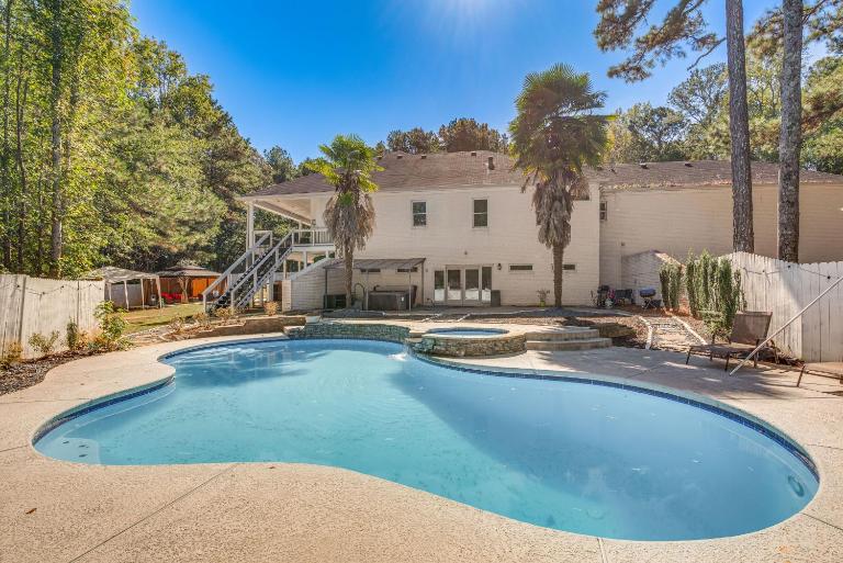 Theater Room + Gazebo: Luxury Retreat in Ellenwood - B&B Ellenwood