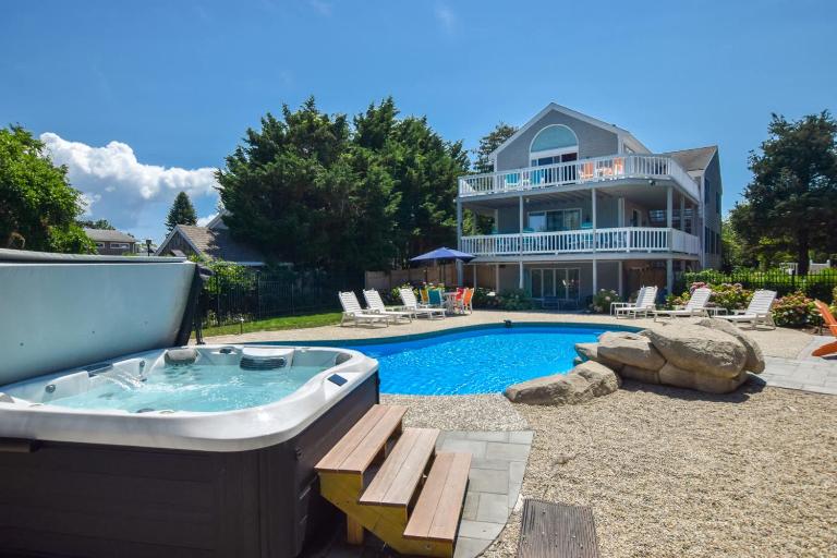 Water Views Private Pool Access to Cove - B&B Town House