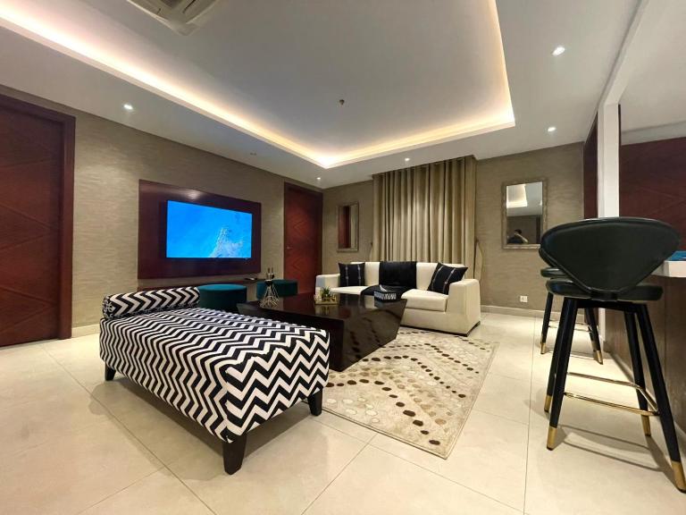 2 Bedroom Luxury Apartment GoldCrest DHA Lahore - Chambres d'hôtes Lahore