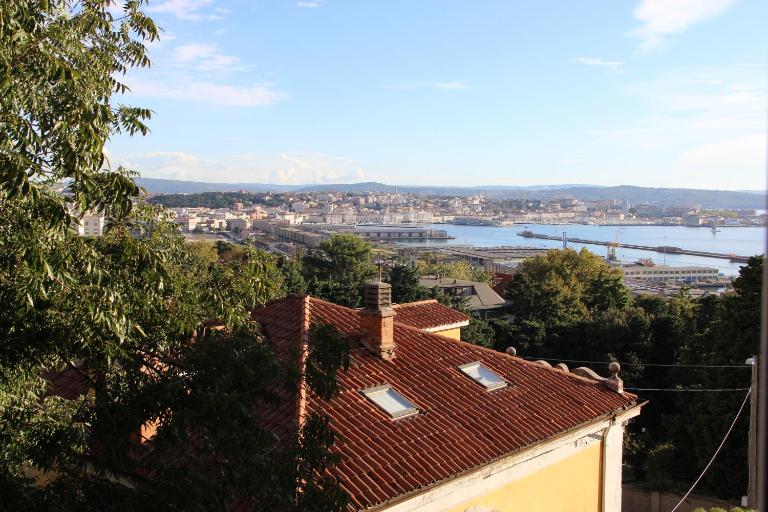Pretty Favetti - lovely apartment in Trieste with a sea view - - B&B Trieste