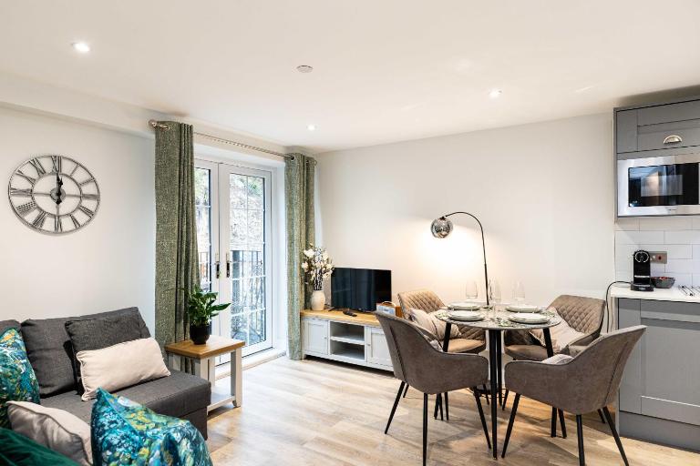 Rock Mill Duplex Apartment 42 - B&B Stoney Middleton