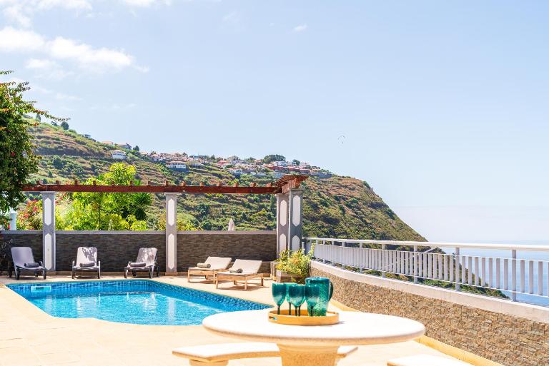 Villa Abreu - A Wonderful Ocean View - B&B Calheta