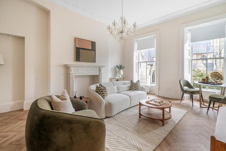 Charming Period Apartment Steps from Bath Abbey - B&B Bath