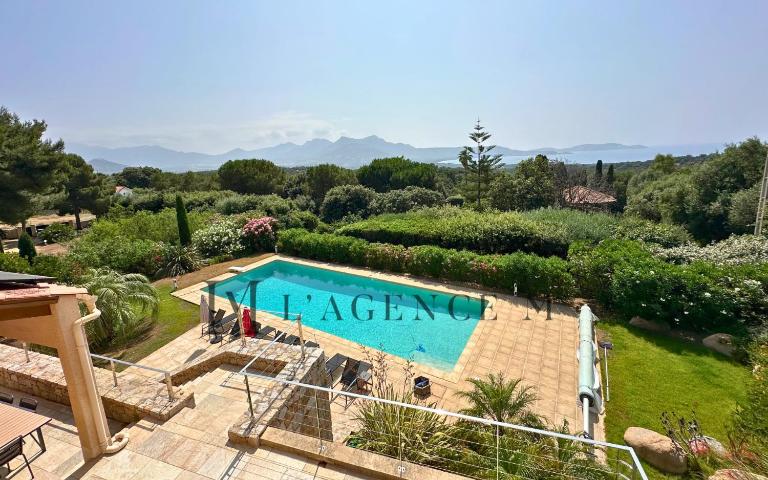 Villa 13 oliviers - Piscine XXL, parc arboré et coucher de soleil - B&B Lumio