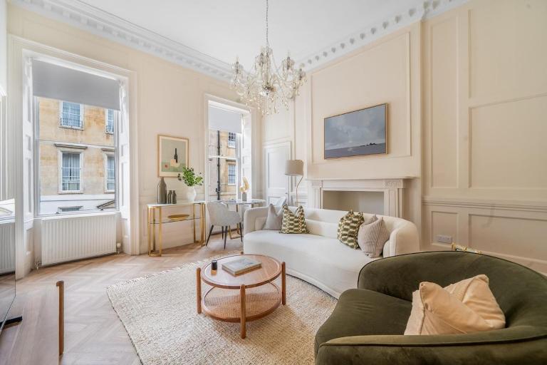 Modern Comfort in a Classic Bath Setting - Bed and Breakfast Bath