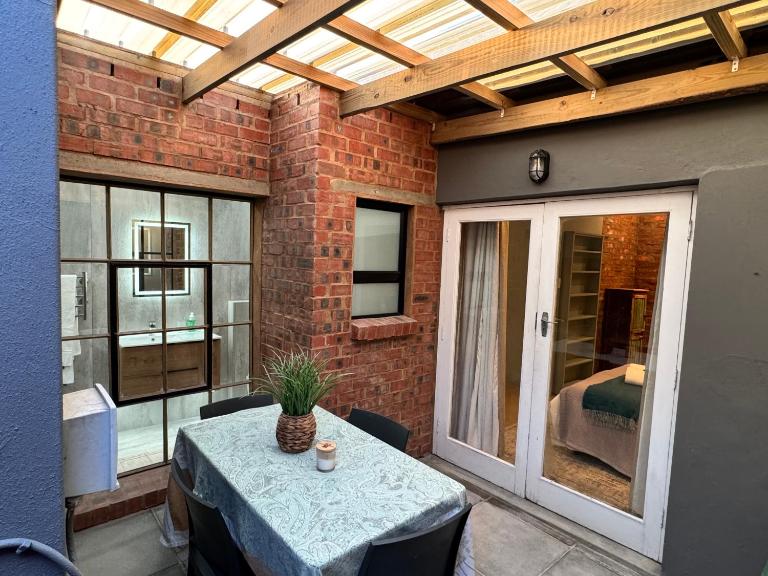 CityScape Nest Suite Unit 2 - B&B Mossel Bay