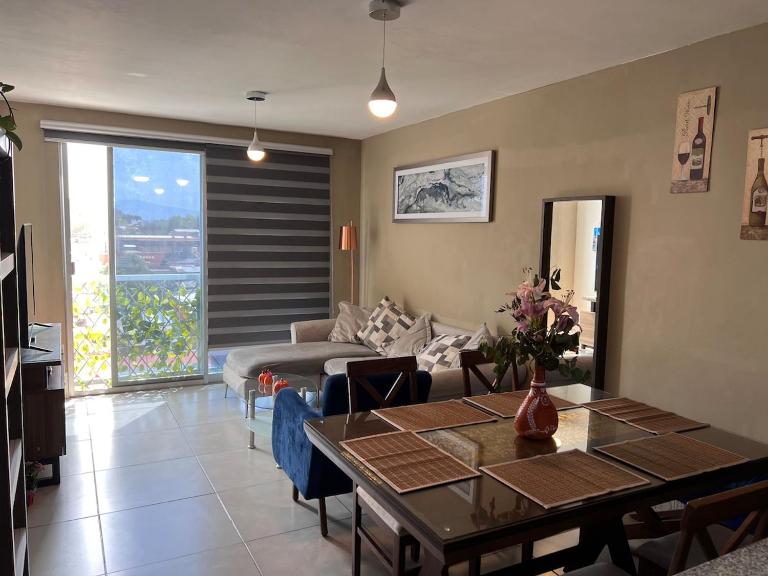 Centrally located apartment with AC, parking and pool - B&B Guadalajara